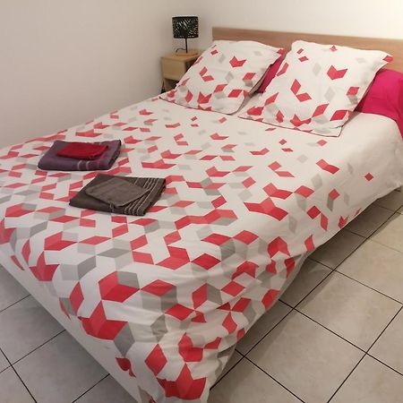 Le Petit Chalet -Appartement Proche De La Vieille Ville , Du Centre Ville Et Du Tram- Petit Dejeuner Offert Le Mans Kültér fotó